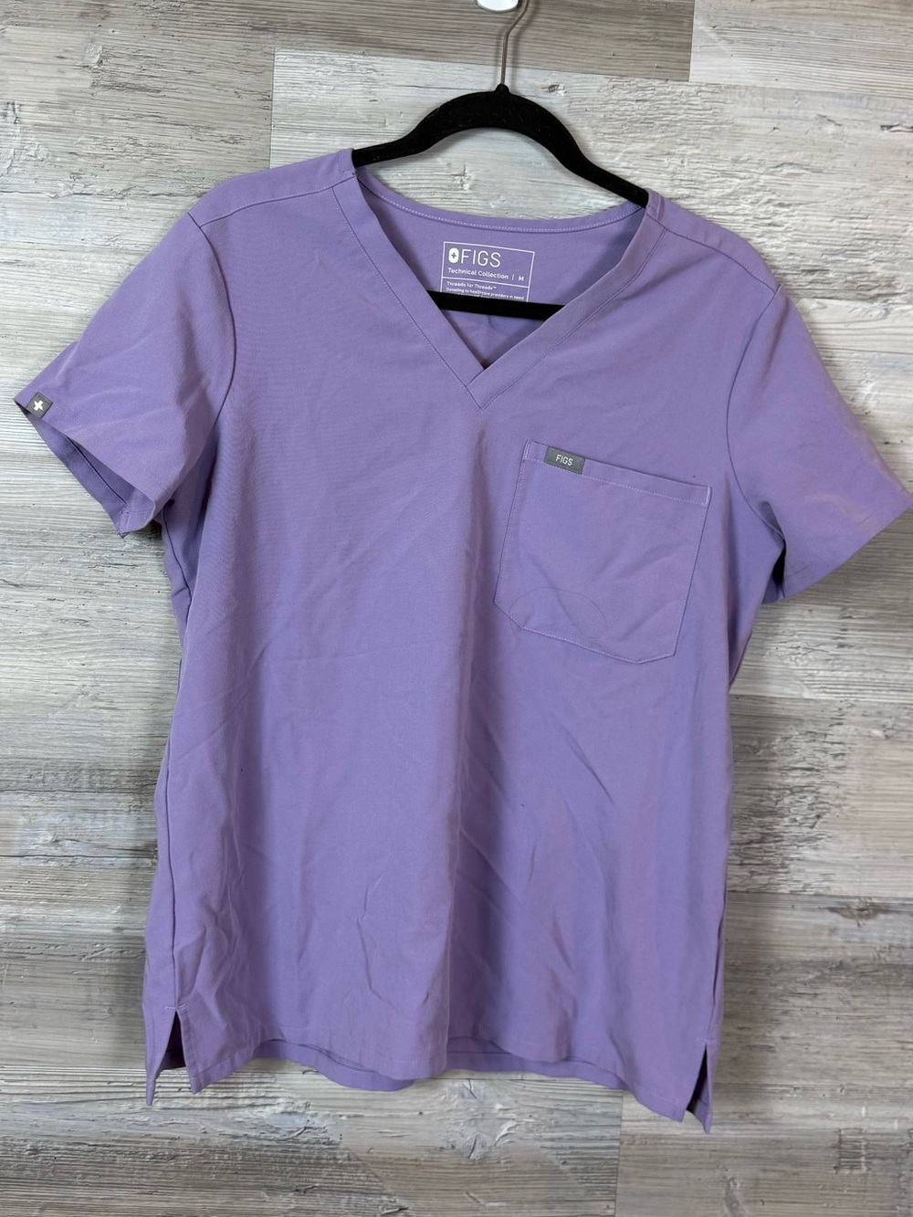 FIGS Catarina One-Pocket Scrub Top Medium M Purple Lavender V-Neck Stretch